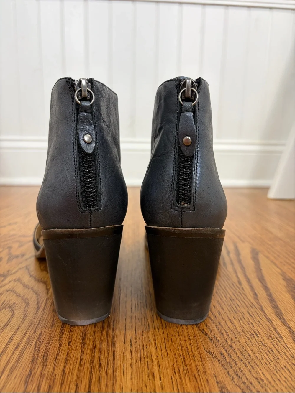Kelsi Dagger Open-toe Gray Leather Chunky Heels (11)